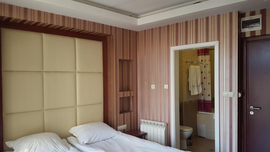 Отель Bozukova House Сливен Номер фото